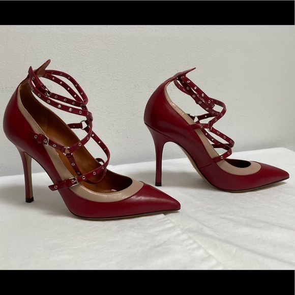 Valentino Garavani Love Latch Pump - Picture 6 of 14